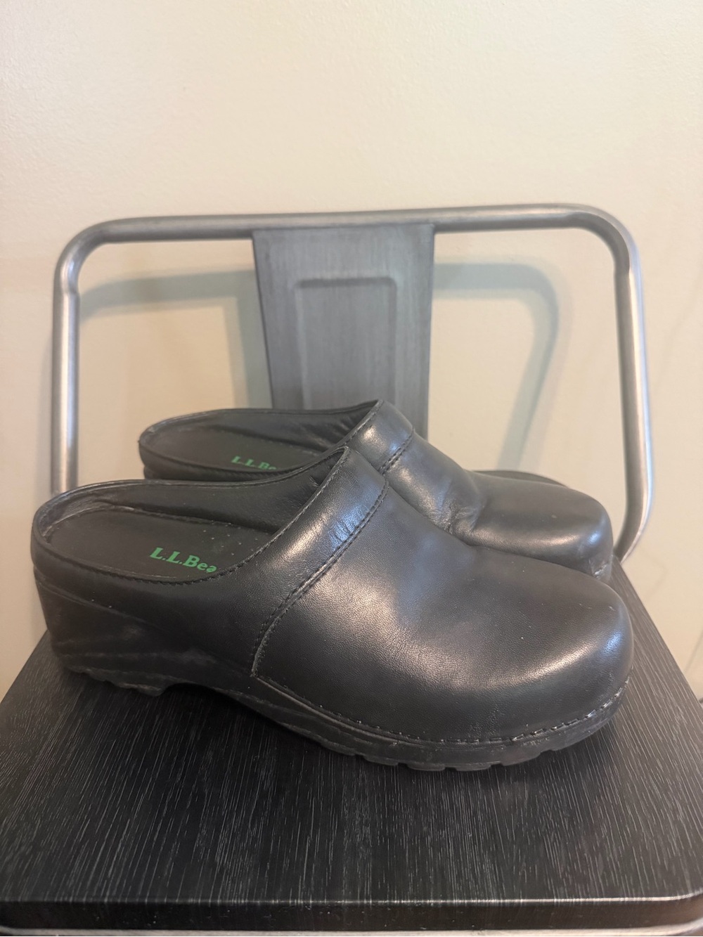 L.L.Bean Black Leather Clogs Mules Slip On Shoes Women’s 8
